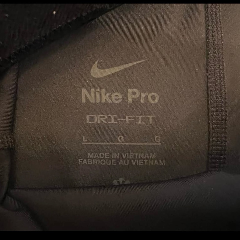 Nike Pro. Youth Large